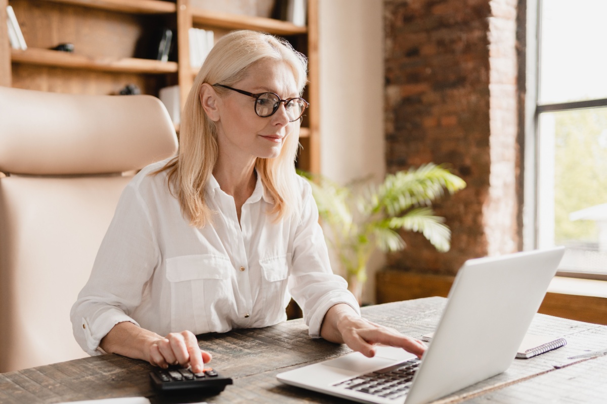 Female financial advisor and a female client looking at a laptop